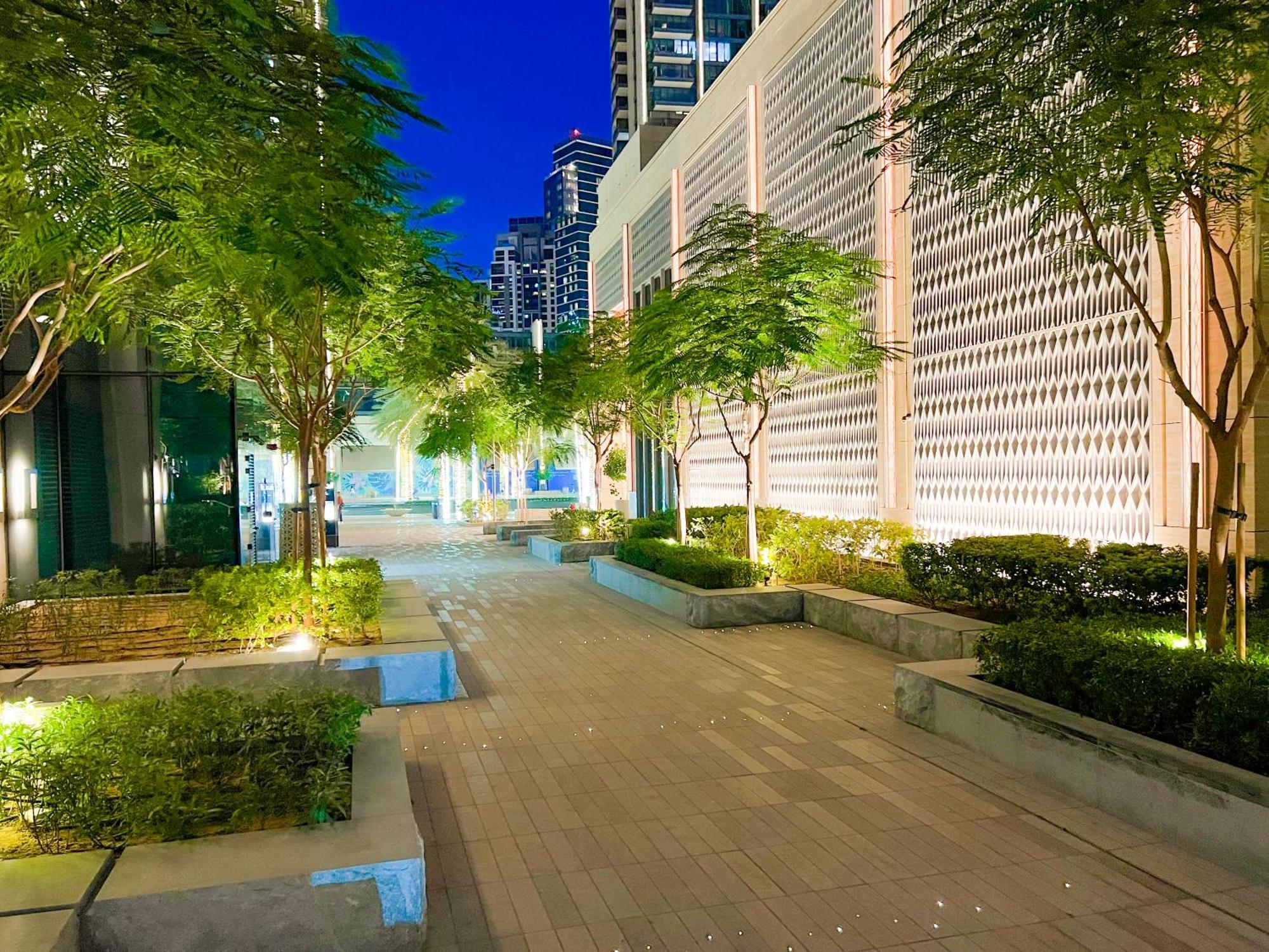 Downtown Luxury - Stunning Burj Khalifa & Sea View - 5 Minutes Walk To Dubai Mall Exterior foto